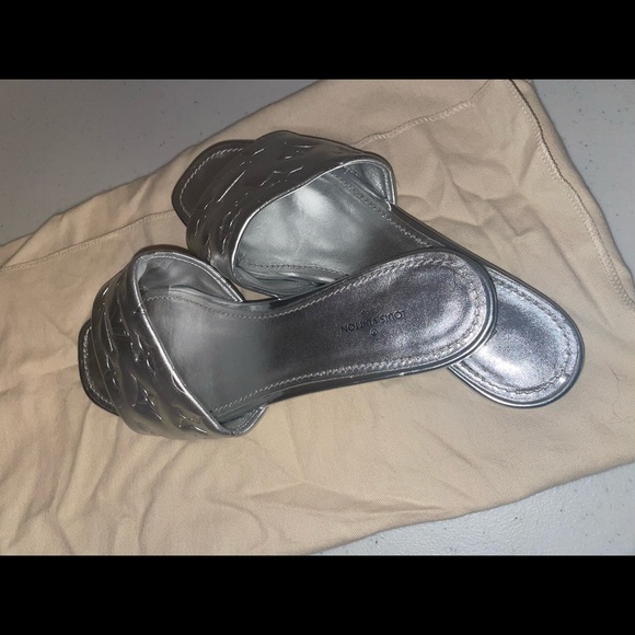 Metallic Louis Vuitton sandals size 38 - Picture 2 of 4